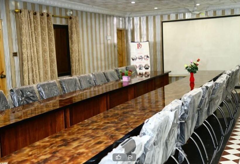 هتل Decent Lodges