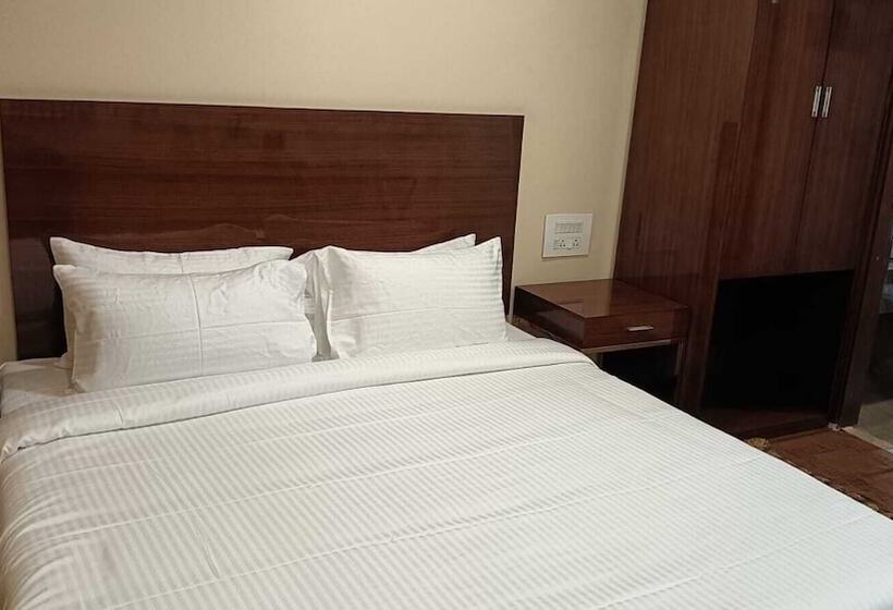 هتل Layalee Grande Chennai