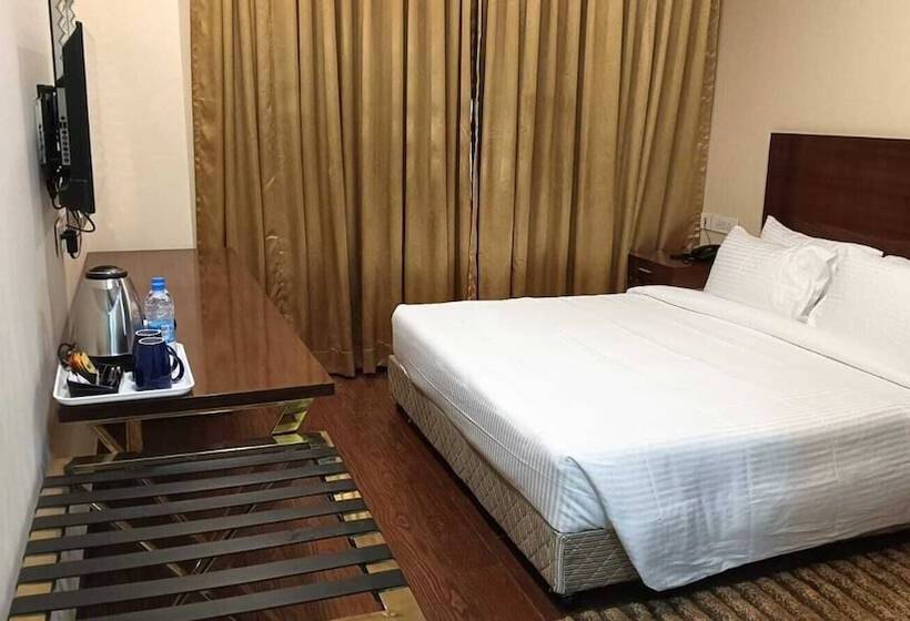 هتل Layalee Grande Chennai