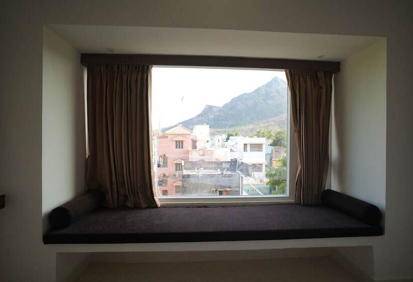 בית מלון כפרי Seasons