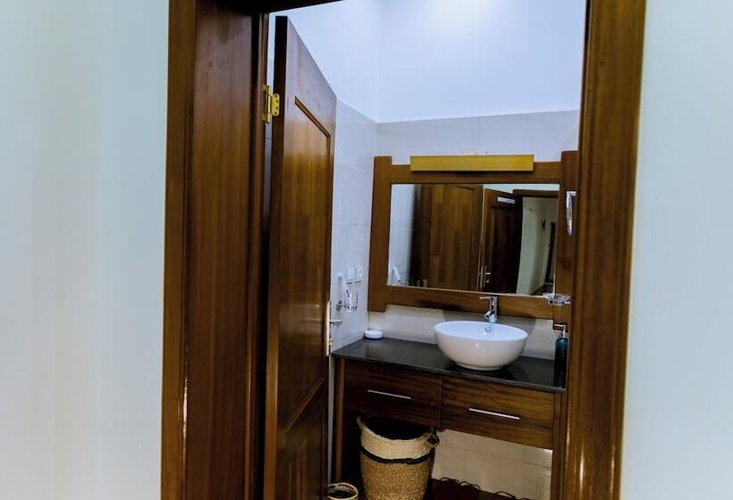 هتل The Little Hill Boutique