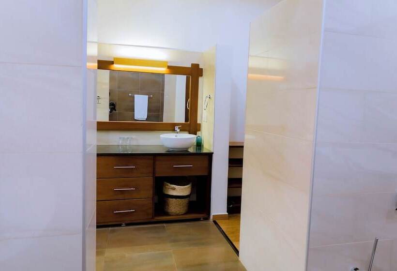 هتل The Little Hill Boutique