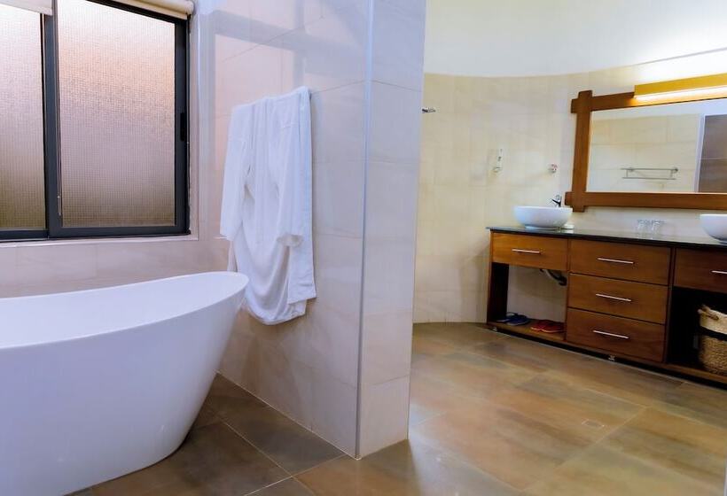 هتل The Little Hill Boutique