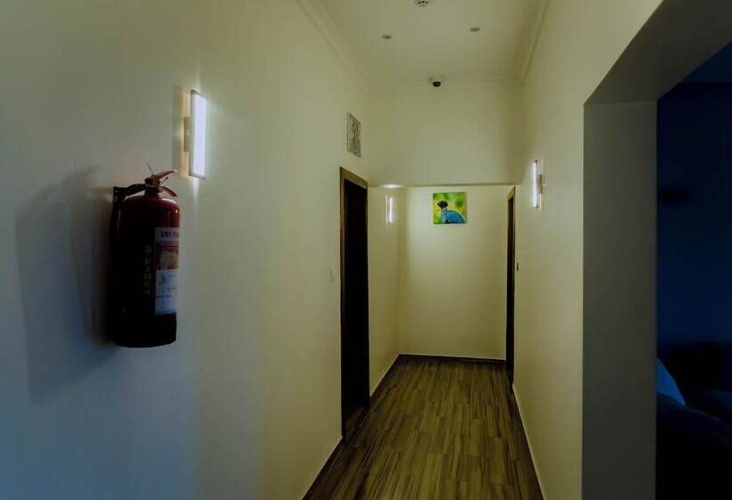 هتل The Little Hill Boutique