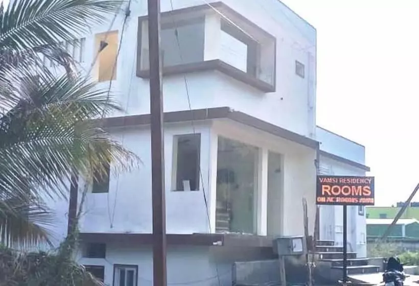 ホテル Vamsi Residency