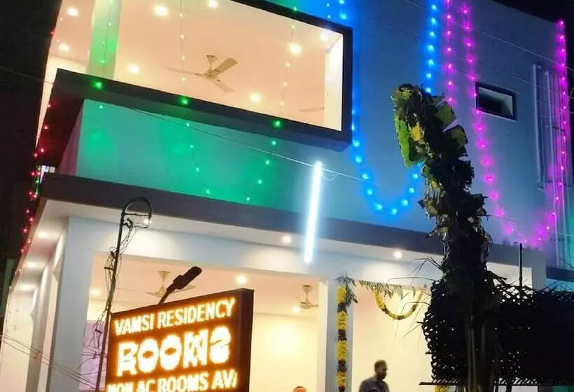 ホテル Vamsi Residency