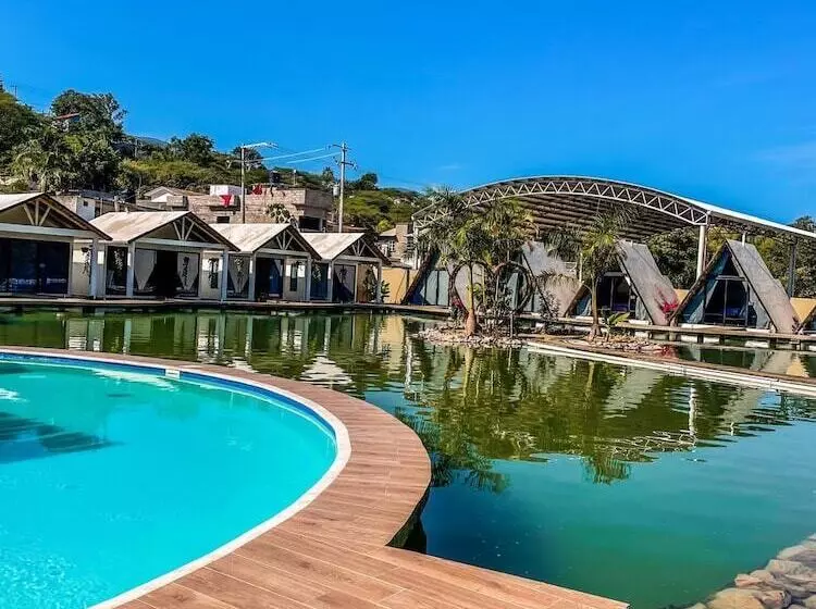 Río Hotel Y Glamping