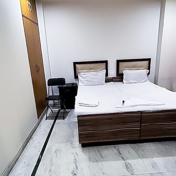 Roomshala 138 Hotel Tourist Palace