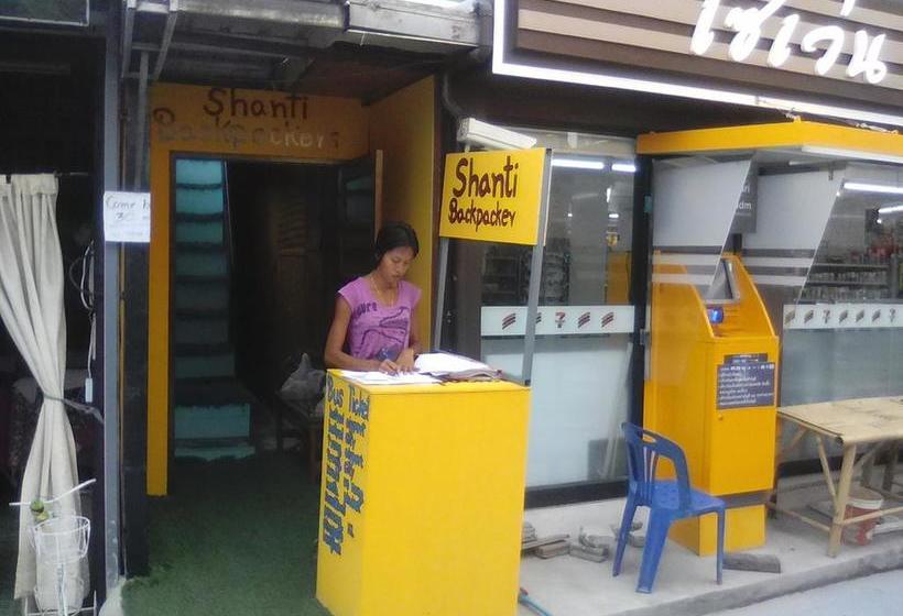 Общежитие Shanti Backpacker&gallery