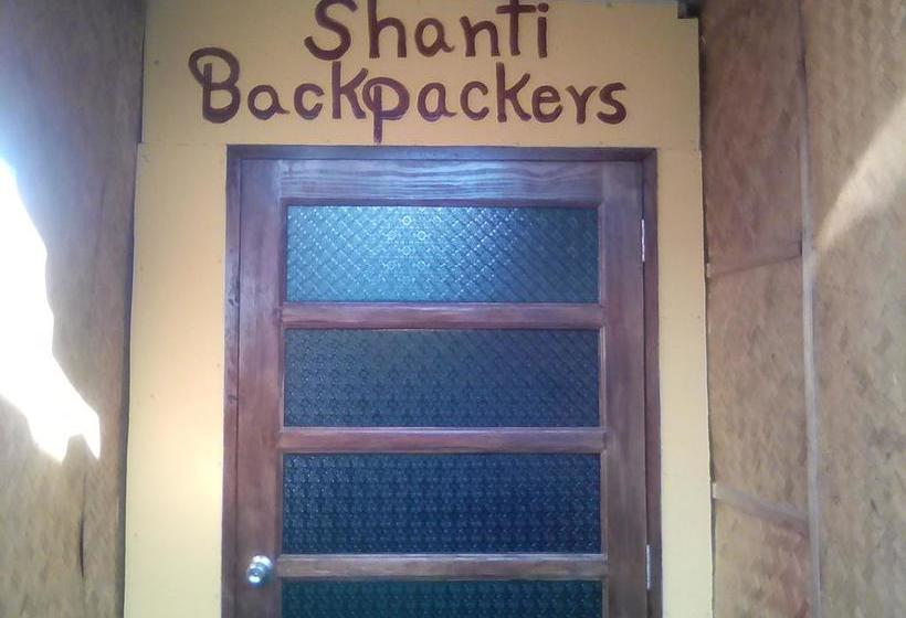 Общежитие Shanti Backpacker&gallery