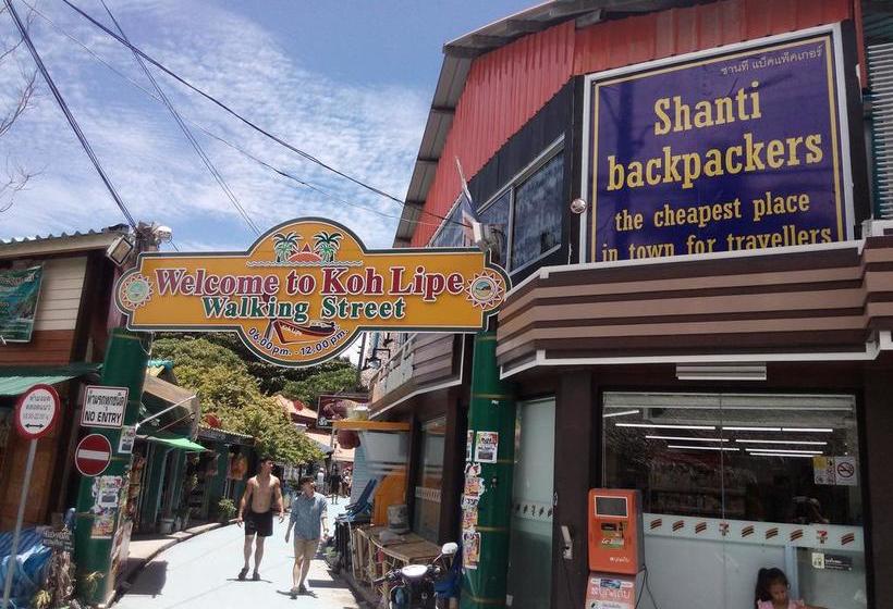 Общежитие Shanti Backpacker&gallery