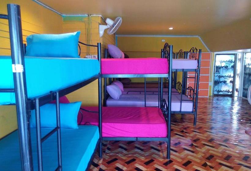 Общежитие Shanti Backpacker&gallery