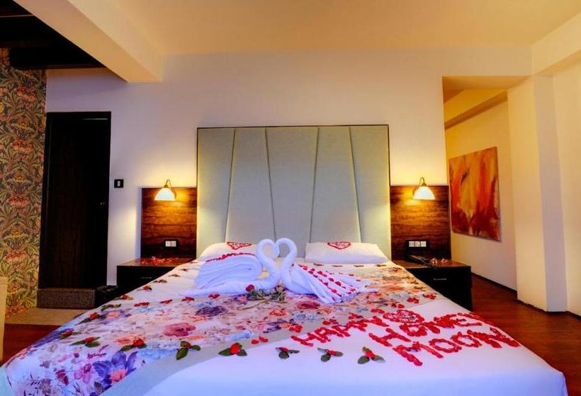 Udaan Woodberry Hotel & Spa