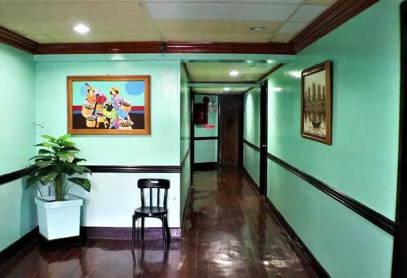 Hotelli Zen Rooms Vest Grand Suites Bohol