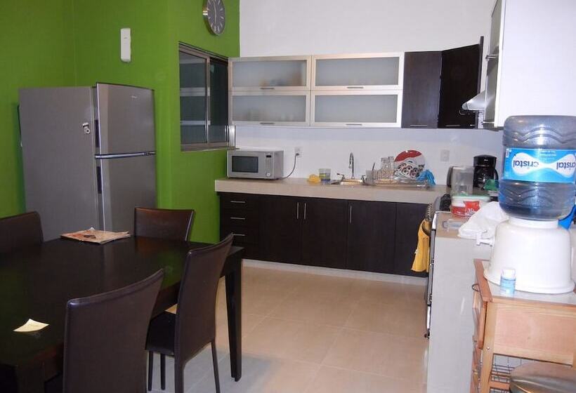 فندق صغير Hostal Urbano