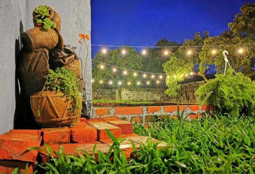 تختخواب و صبحانه Airport Traveler S Home