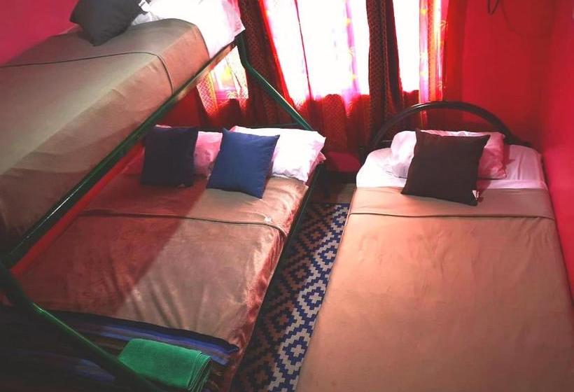 تختخواب و صبحانه Airport Traveler S Home