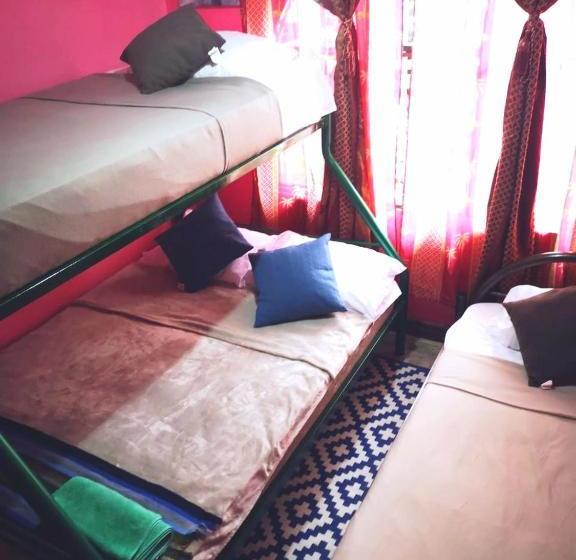 تختخواب و صبحانه Airport Traveler S Home