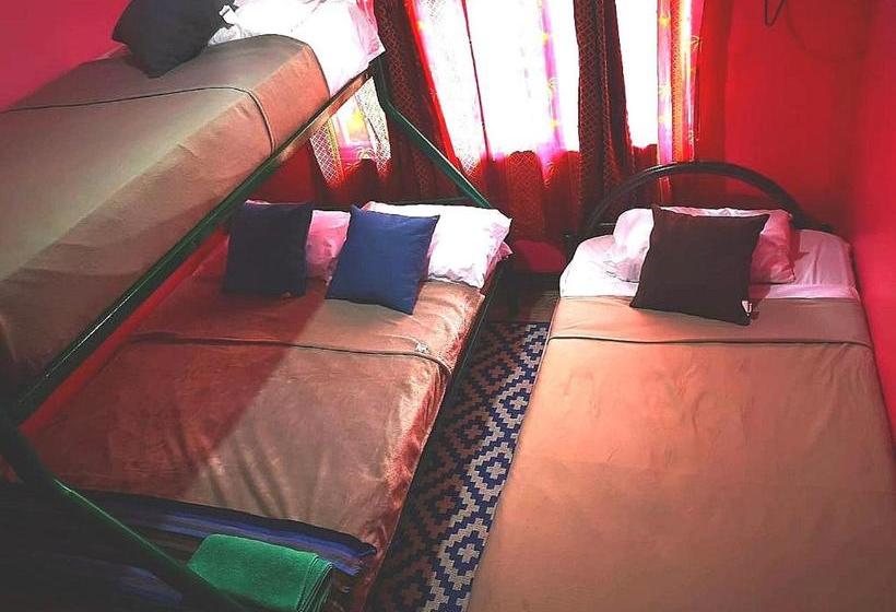 تختخواب و صبحانه Airport Traveler S Home