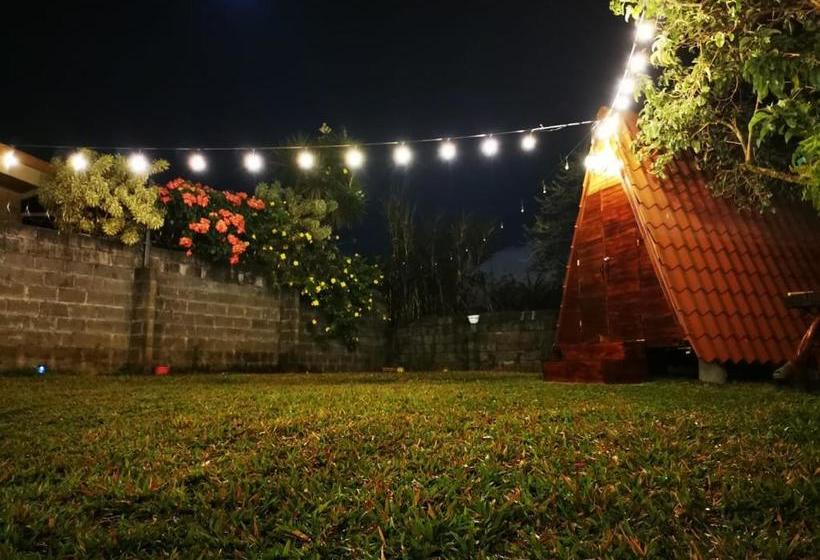 تختخواب و صبحانه Airport Traveler S Home