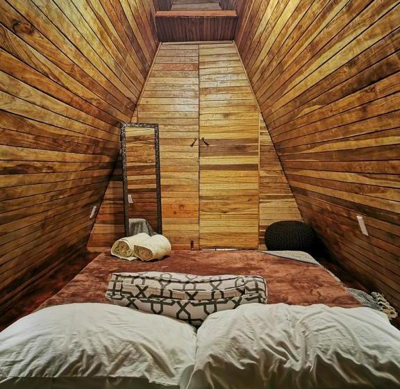 تختخواب و صبحانه Airport Traveler S Home