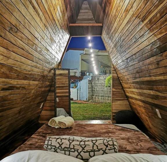 تختخواب و صبحانه Airport Traveler S Home