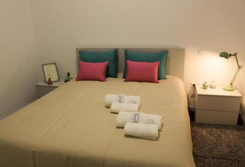 تختخواب و صبحانه Charme E Alegria