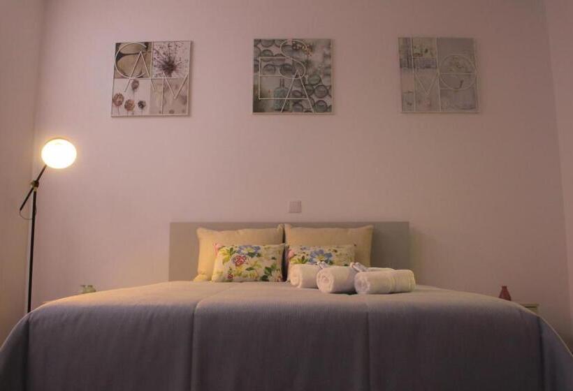 تختخواب و صبحانه Charme E Alegria