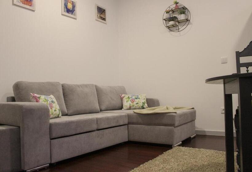 تختخواب و صبحانه Charme E Alegria