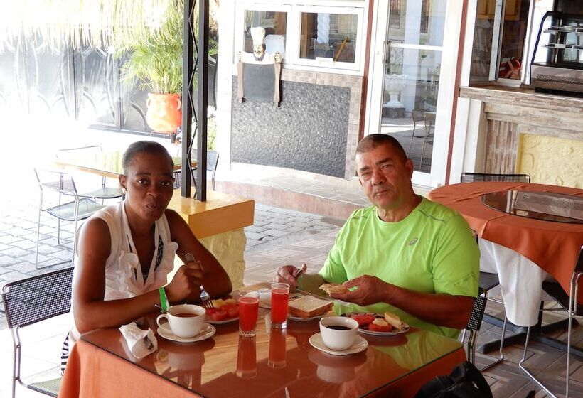 هتل Hôtel Villa Lamarre