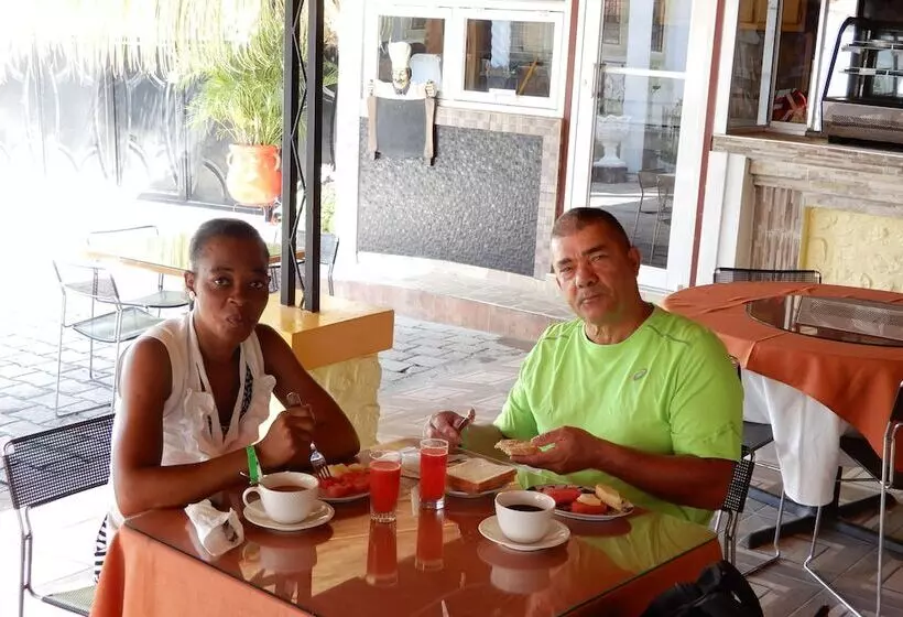 هتل Hôtel Villa Lamarre