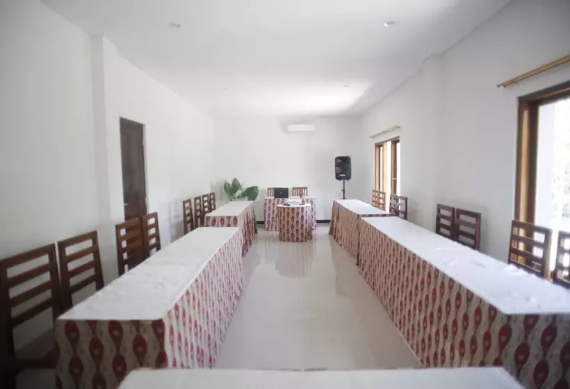 Hotelli Pavilla Labuan Bajo