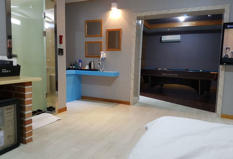 汽车旅馆 Cloud 9