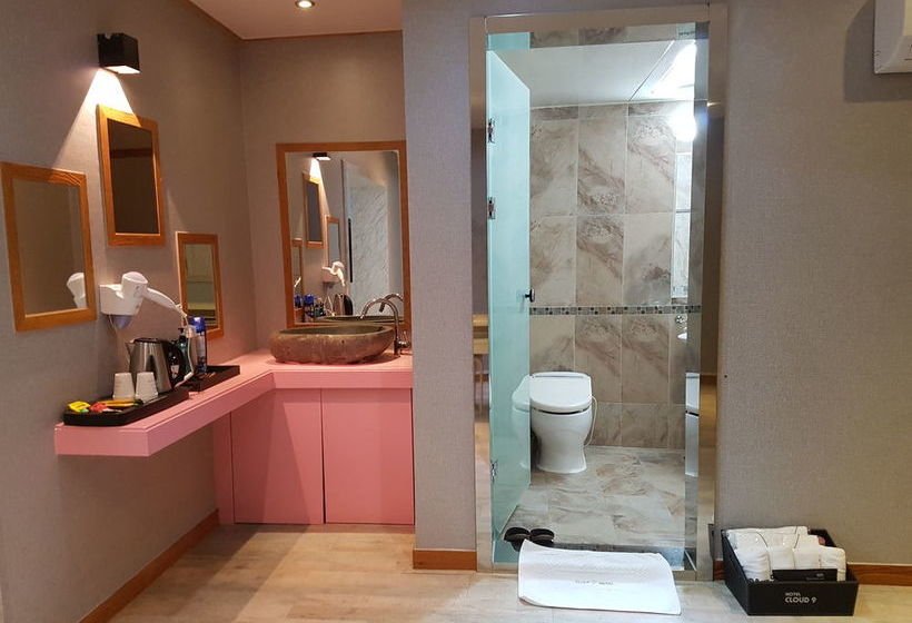 汽车旅馆 Cloud 9