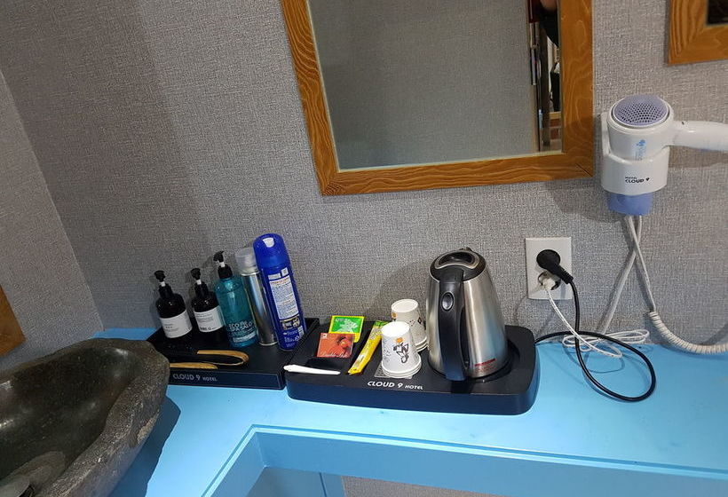 汽车旅馆 Cloud 9