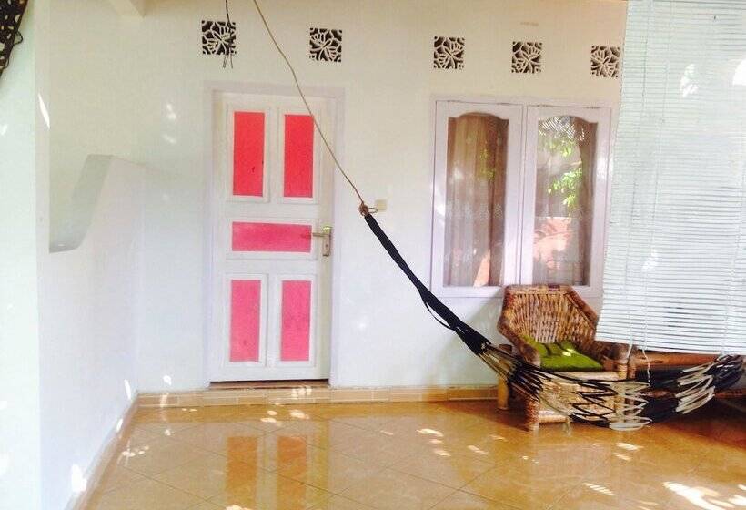 Good For Ya Knee Hostel   Adults Only