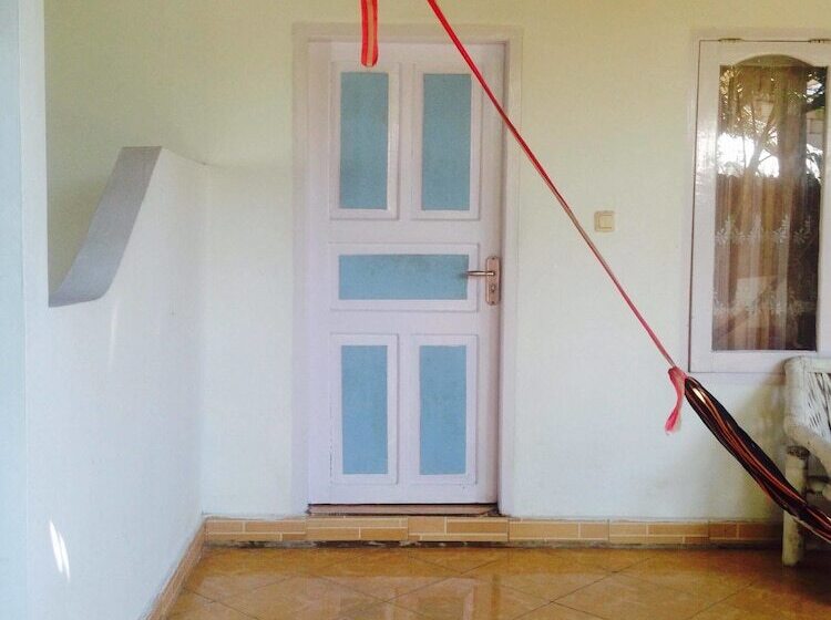 Good For Ya Knee Hostel   Adults Only