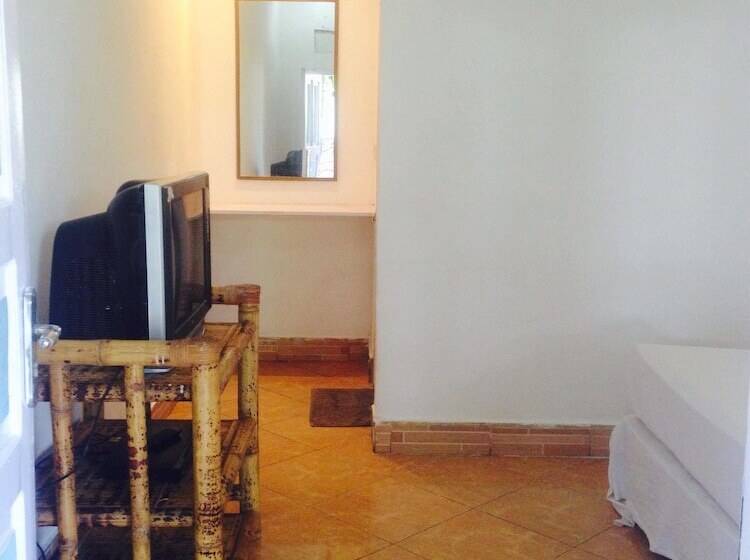 Good For Ya Knee Hostel   Adults Only