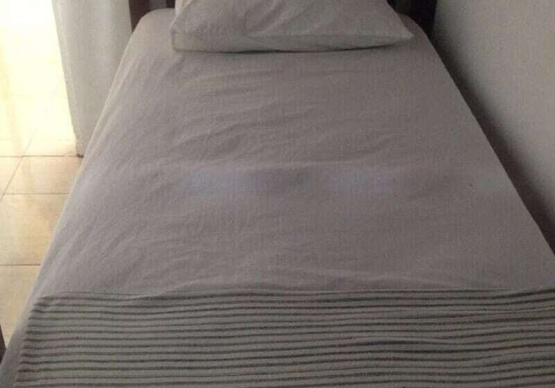 Good For Ya Knee Hostel   Adults Only