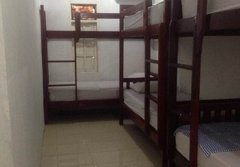 Good For Ya Knee Hostel   Adults Only