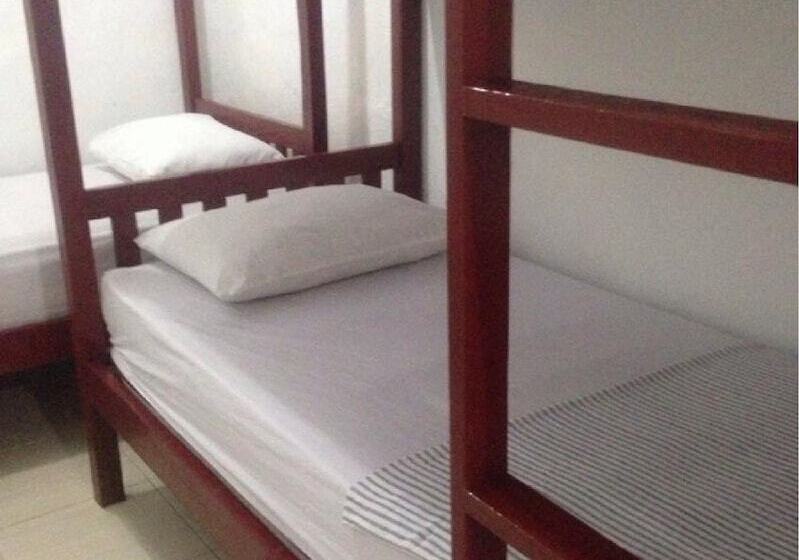 Good For Ya Knee Hostel   Adults Only