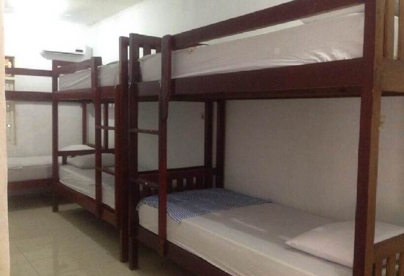 Good For Ya Knee Hostel   Adults Only