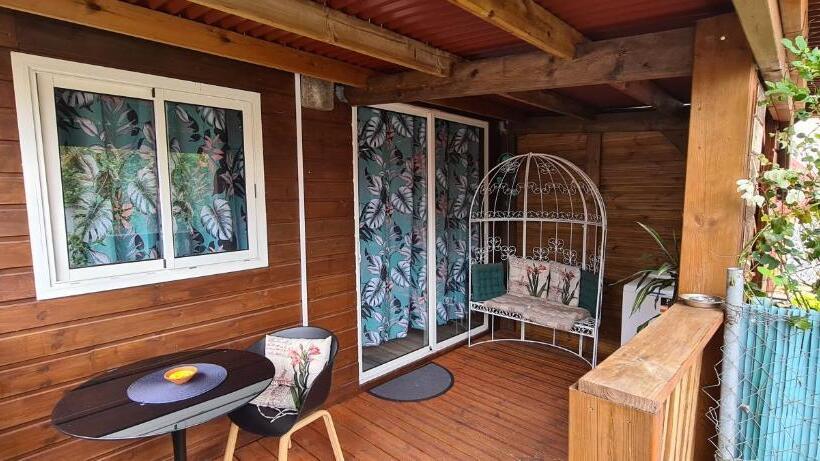 تختخواب و صبحانه Fleur De Vanille