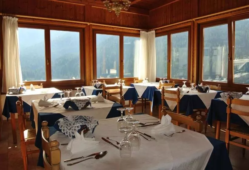 ホテル Albergo Stella Alpina