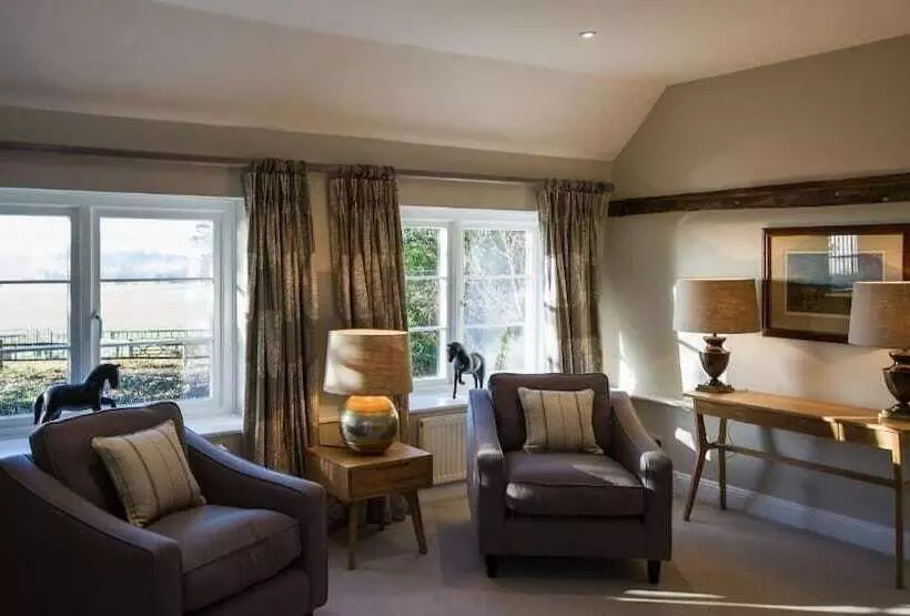 Hotelli Cowdray Lodge
