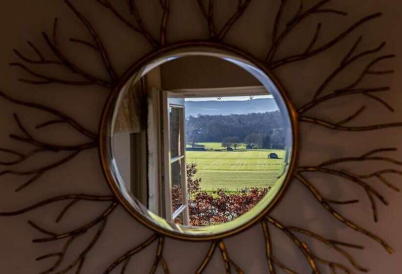 Отель Cowdray Lodge