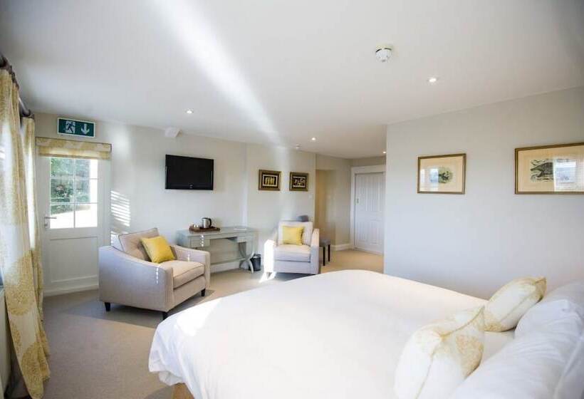 Отель Cowdray Lodge