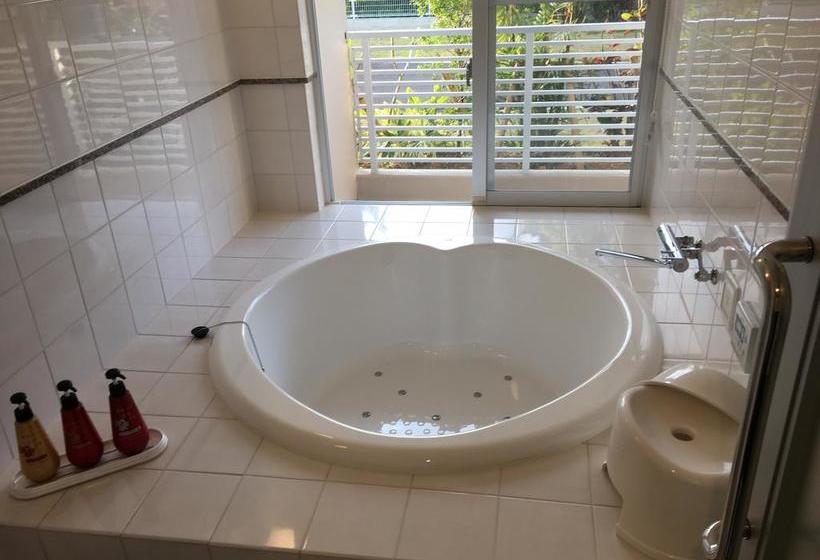 בית מלון כפרי Resort Class Inn Onna Village