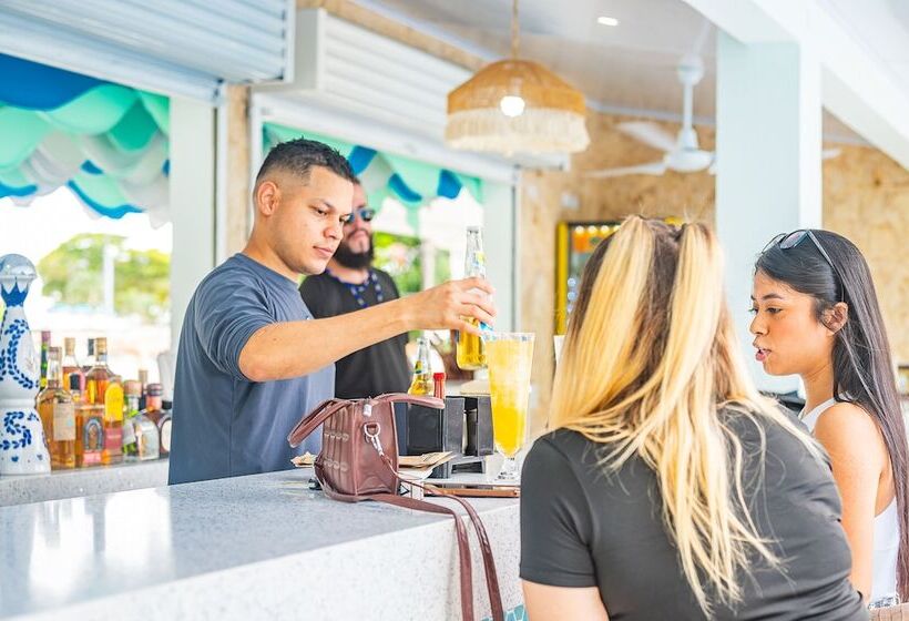 هتل & Sport Bar Oz