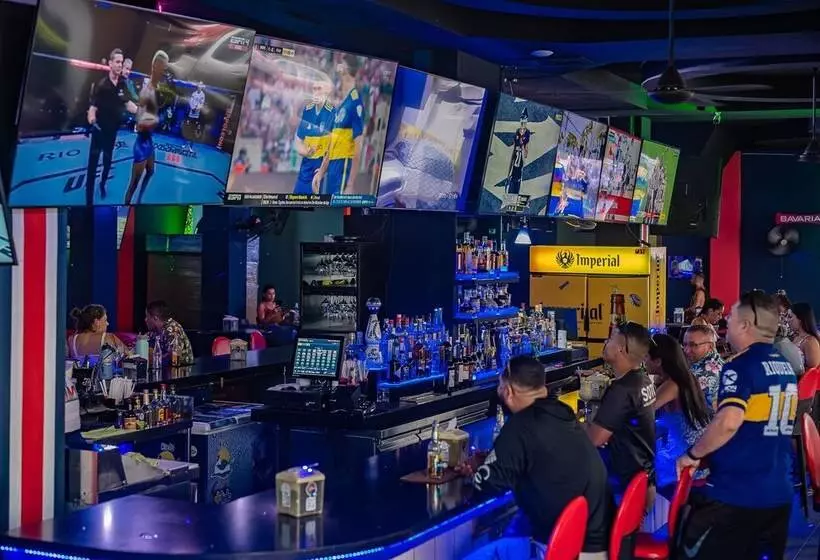 Hotelli & Sport Bar Oz